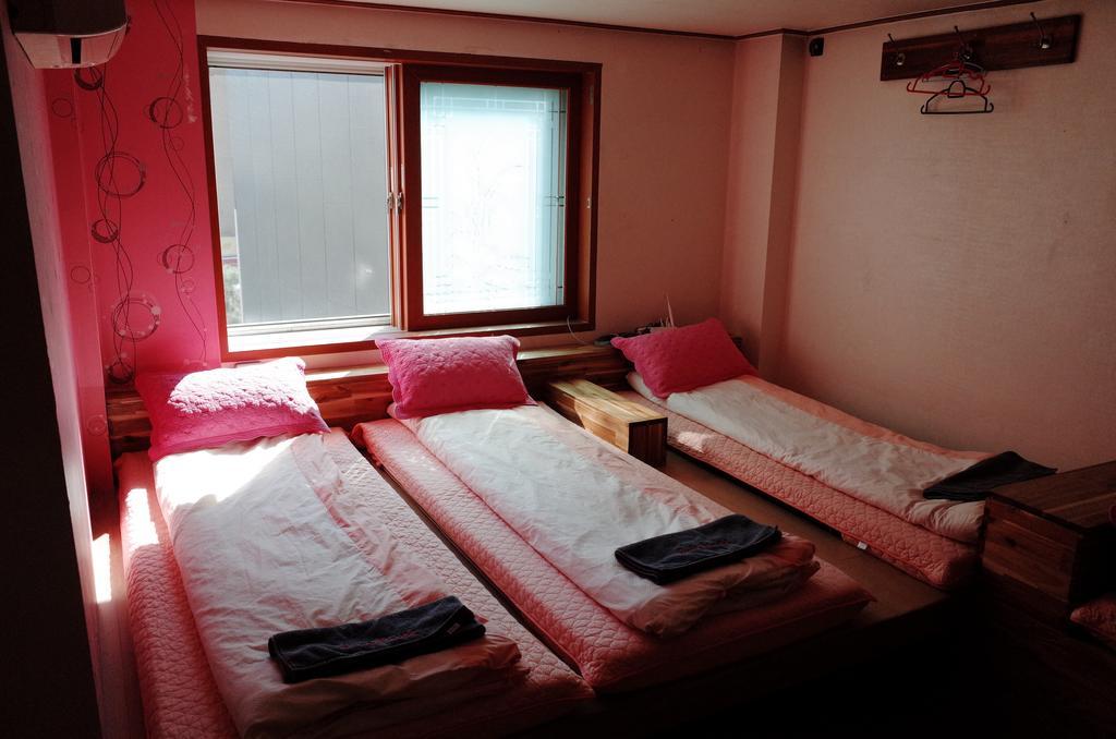 Bong Backpackers Hostel Seoul Bagian luar foto