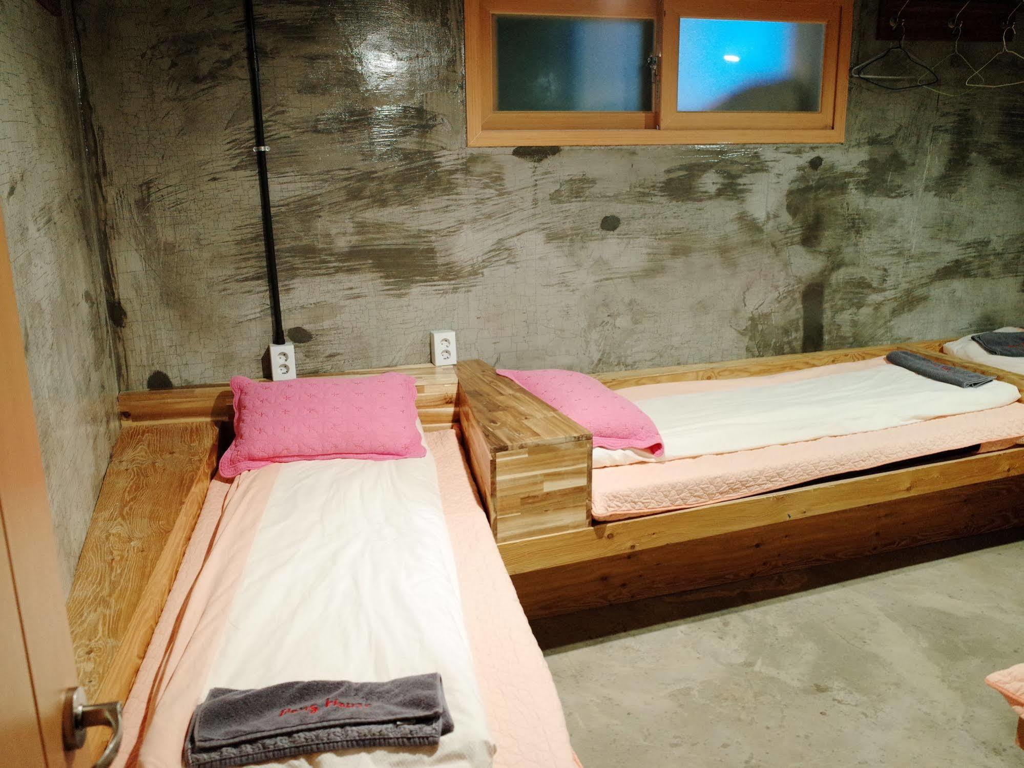 Bong Backpackers Hostel Seoul Bagian luar foto