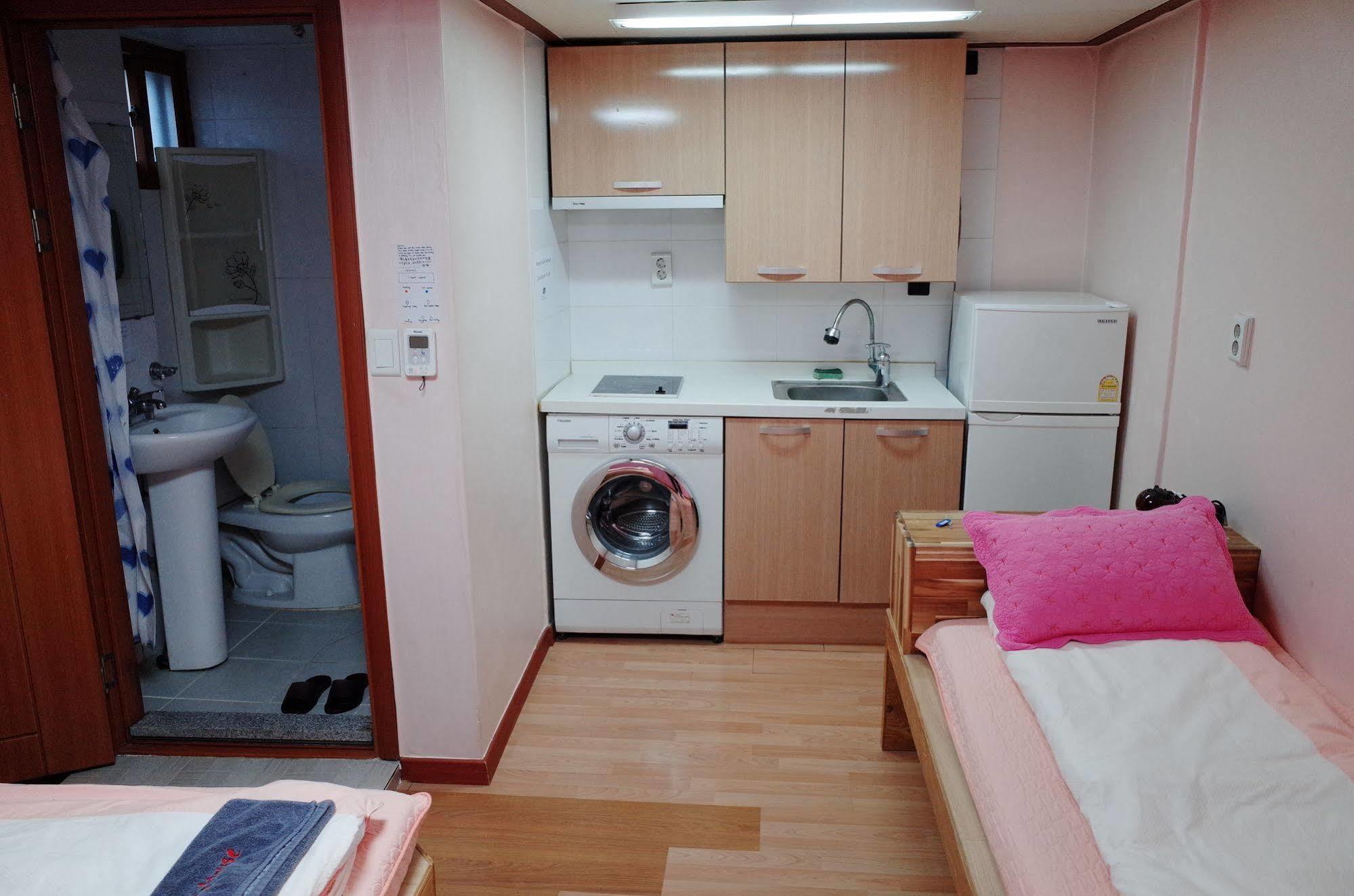 Bong Backpackers Hostel Seoul Bagian luar foto