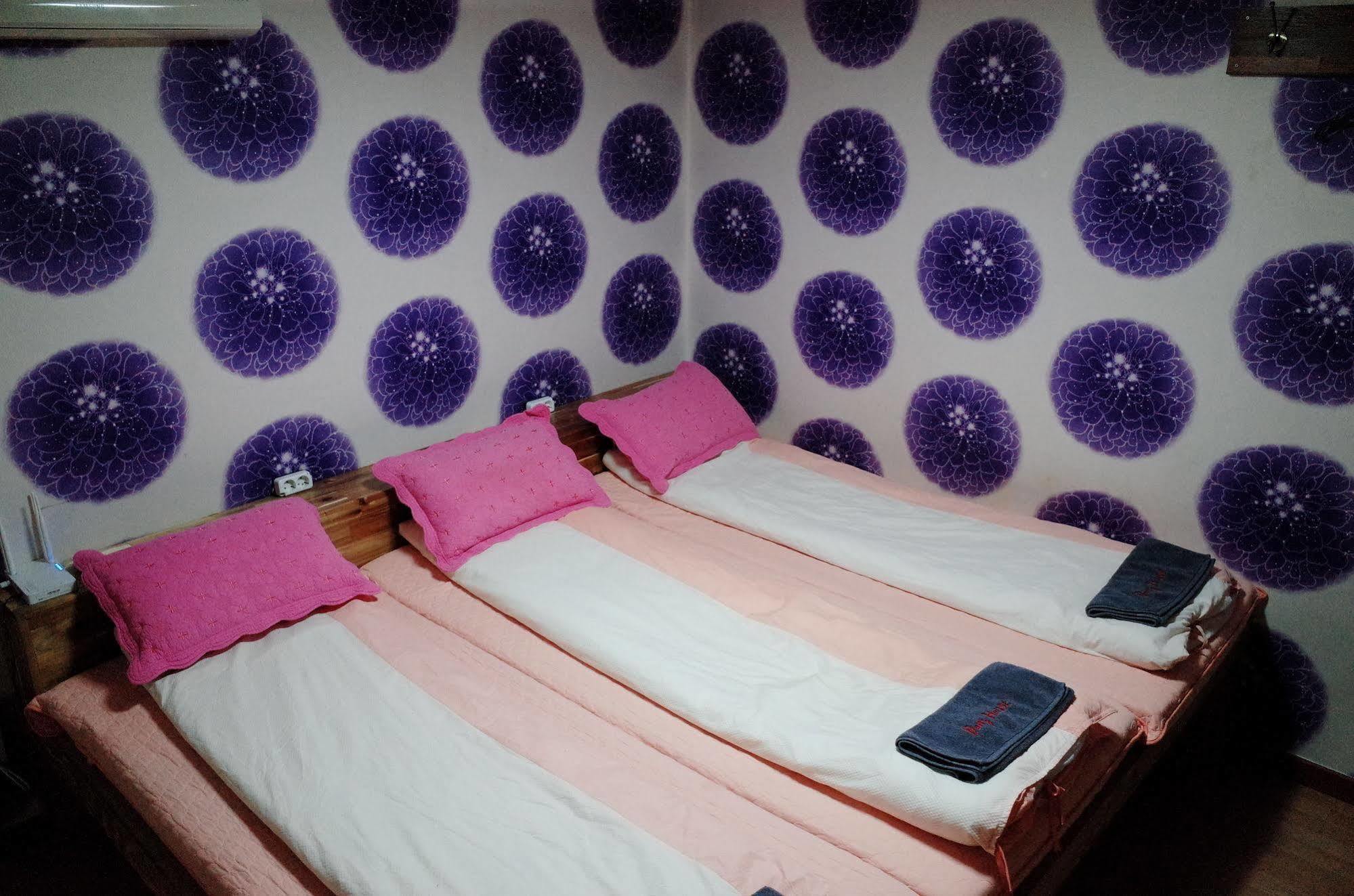 Bong Backpackers Hostel Seoul Bagian luar foto