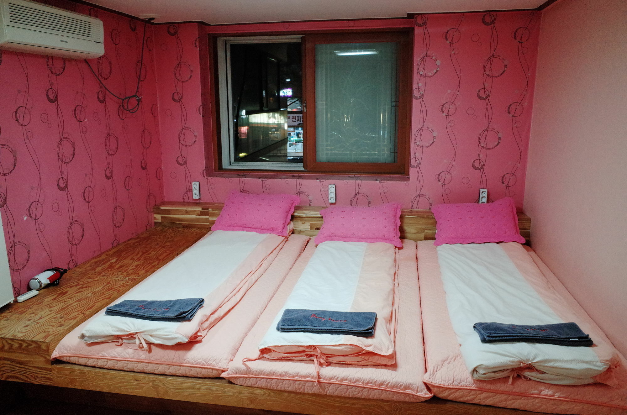 Bong Backpackers Hostel Seoul Bagian luar foto